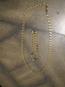 lot 357 image: Gold plated womens necklace and matching braclet