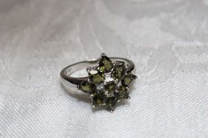 lot 43 image: Sterling Silver - marked 925 China, forest green colored stones, size 10 weighs 4g