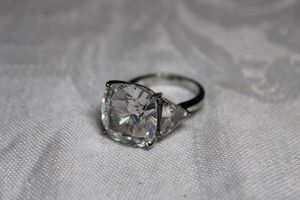 lot 49 image: Sterling Silver - Large clear stone ring marked 925, size 7 weighs 11g