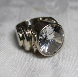 lot 54 image: Sterling Silver - marked 925 size 7 weighs 14g