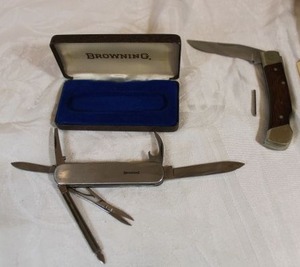 lot 26 image: Pocket knives Uncle Henry (needs attention) and Browning multitool knife