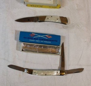 lot 27 image: Pocket Knives - Pearl handle Civil War Commemorative and Wildcat