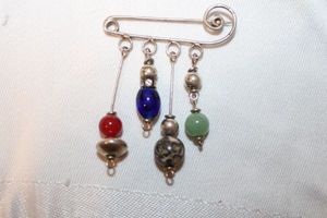 lot 86 image: Sterling Silver - multi stone and silver safety pin brooch