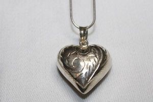lot 94 image: Sterling Silver - 3D heart pendant on silver rope chain
