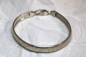 lot 109 image: Sterling Silver - Silver bar link bracelet marked 925 Italy ATI with lobster clasp, weight 14.6g