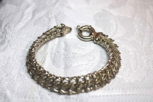 lot 123 image: Sterling Silver - circle loop link bracelet marked 925 Italy, weight 19.5g