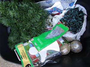 lot 306 image: Assorted Christmas ornaments and decorations plus carry tote