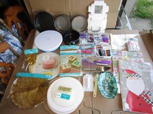 lot 322 image: Assorted cake baking pans and accessories