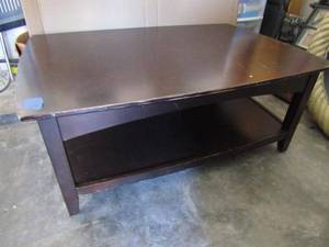 lot 326 image: Wood coffee table