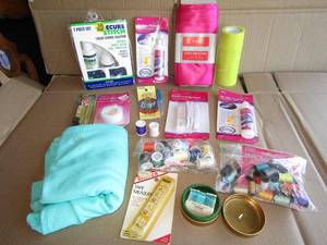 lot 327 image: Sewing notions and supplies