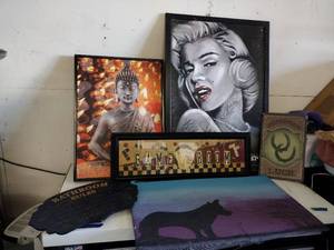 lot 7 image: Wall art as shown