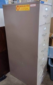 lot 8 image: 5 drawer file cabinet