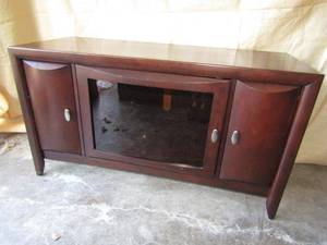 lot 343 image: Entertainment credenza maple veneer with cordovan stain finish