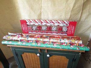 lot 353 image: Assorted holiday wrapping paper several rolls as shown