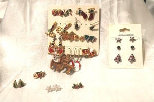lot 288 image: Holiday themed earrings. 15 count