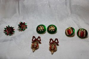 lot 274 image: (4) Enamel poststud earrings. Includes Bow with dangle ornaments, Gift, snowflake and poinsettia.
