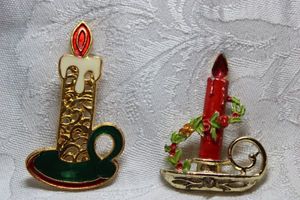 lot 256 image: (2) Advent candle enamel broochespins. 2H and 2.5H. Light of Christ, Advent Arrival, Candlelight Service, Christ Candle, Start of Season, Share Light of Christmas