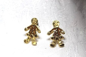 lot 260 image: Enamel anthropomorphic gingerbread cookie poststud earrings. 1H
