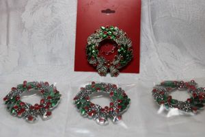 lot 246 image: (4) Enamel holiday wreath broochespins. 2W. One on Table & Tower (Kohls) card.