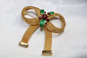 lot 242 image: Gold wire mesh and enamel flexible bow broochpin with holly berry crystals. 2.25H x 2.25W