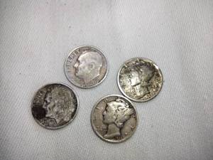 lot 220 image: Silver coins - 2 Mercury dimes 1935 and 194, 1948 and 1957 Roosevelt dimes