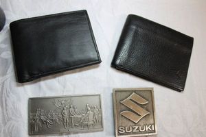 lot 197 image: Mens black leather wallets, Pewter Suzuki belt buckle and Fine pewter plaque of signing of the Declaration