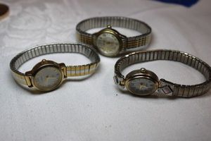 lot 192 image: Jewelry watches - (3) Ladies stretch band watches