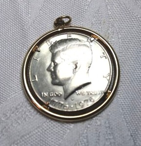 lot 205 image: Kennedy Bicentennial Half Dollar coin pendant