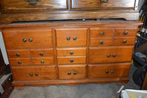 lot 135 image: Dresser or storage cabinet