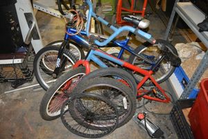 lot 171 image: Bicycles and parts with tire pump