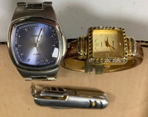 lot 34 image: WatchKnife lot