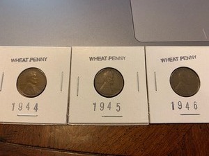lot 90 image: Three wheat pennies 1944-1945-1946 SWEET