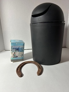 lot 153 image: Miscellaneous lot mini trash can