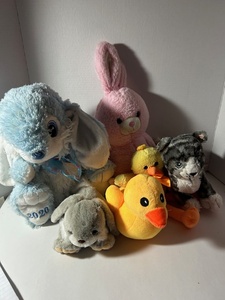 lot 125 image: Large lot stuffed animals