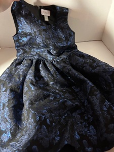 lot 115 image: Two size 8 girls dresses