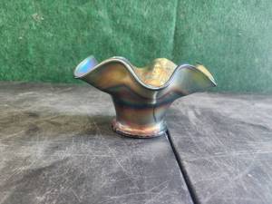 lot 10 image: Vintage Ruffle Edge hat vase - cobalt and blue