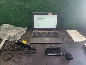 lot 19 image: Chrome book laptop computer - factory reset