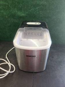 lot 28 image: Igloo countertop icemaker