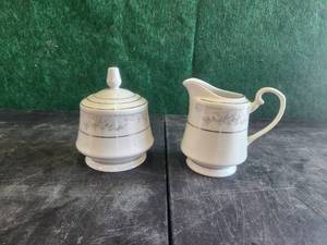 lot 53 image: Sugar and creamer set - Sango - Majesty collection