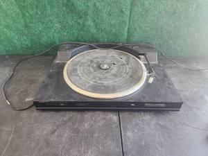 lot 57 image: Onkyo turntable - CP-1140F