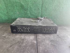lot 58 image: Onkyo stereo graphic equalizer - EG-100