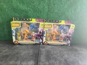 lot 71 image: Xenomorph Swarm planetary attack action figures - Aliens
