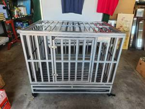lot 90 image: Luckup heavy duty rolling dog-cat kennel