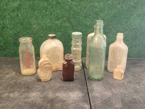 lot 116 image: Selection of collectible bottles