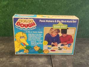 lot 121 image: Vintage Sesame Street Color Dough playset