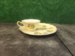 lot 134 image: Lefton teacup and saucer