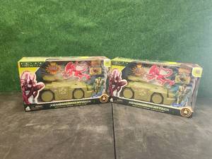 lot 140 image: Xenomorph Attack space colony defense action figure set - Alien
