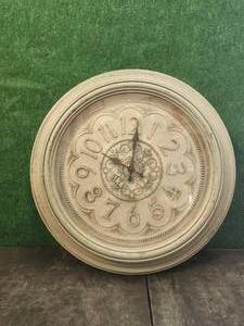 lot 142 image: Battery operated wall clock