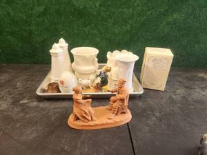 lot 185 image: Selection of collectibles - tray not included