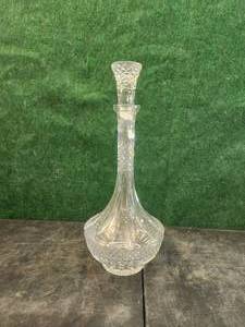 lot 189 image: Crystal decanter - chip in stopper